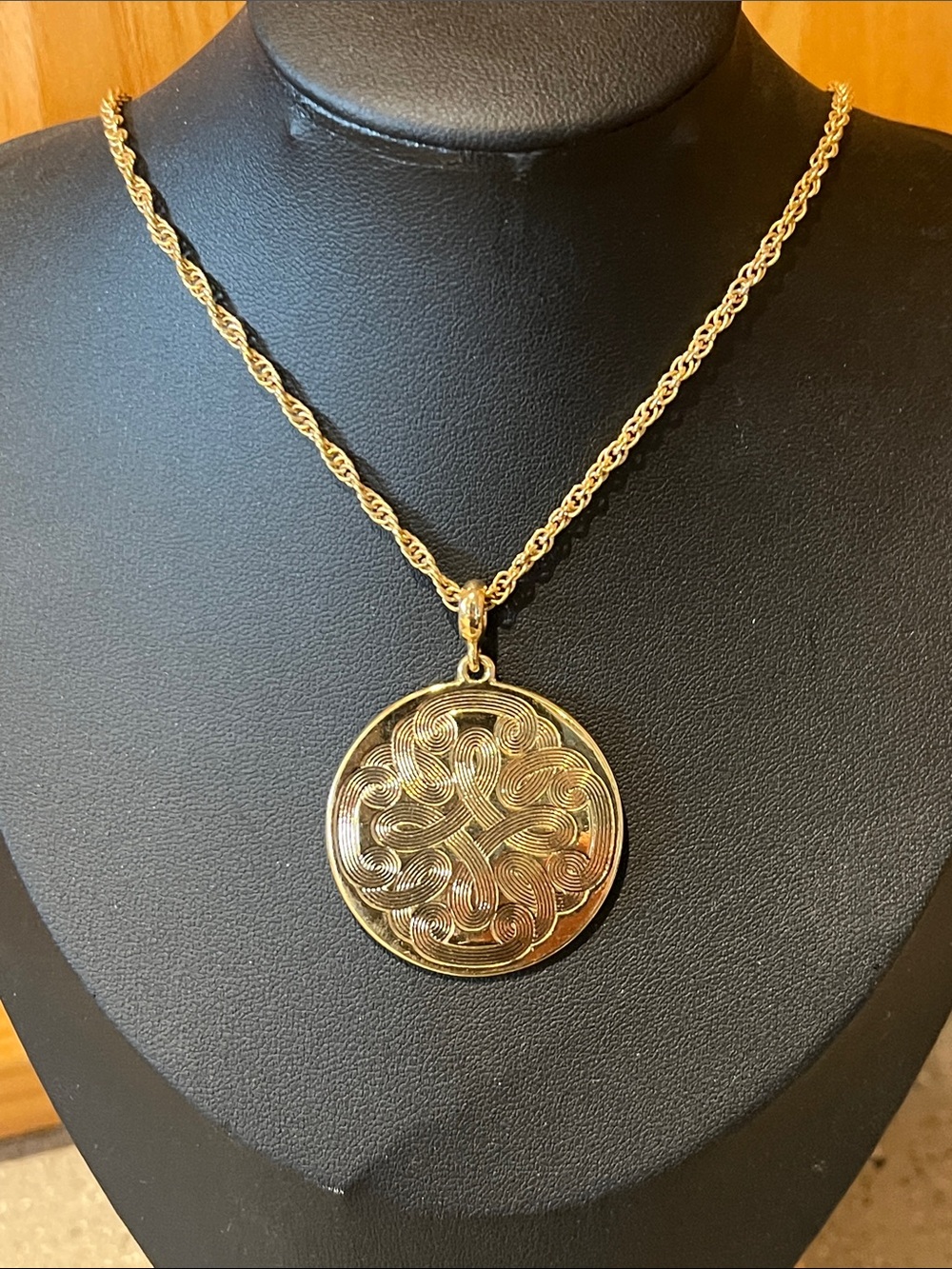 Avon Gold Swirl Filigree Medallion Pendant Necklace